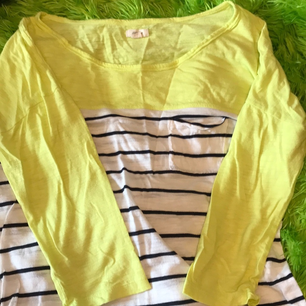 Medium length sleeve Top